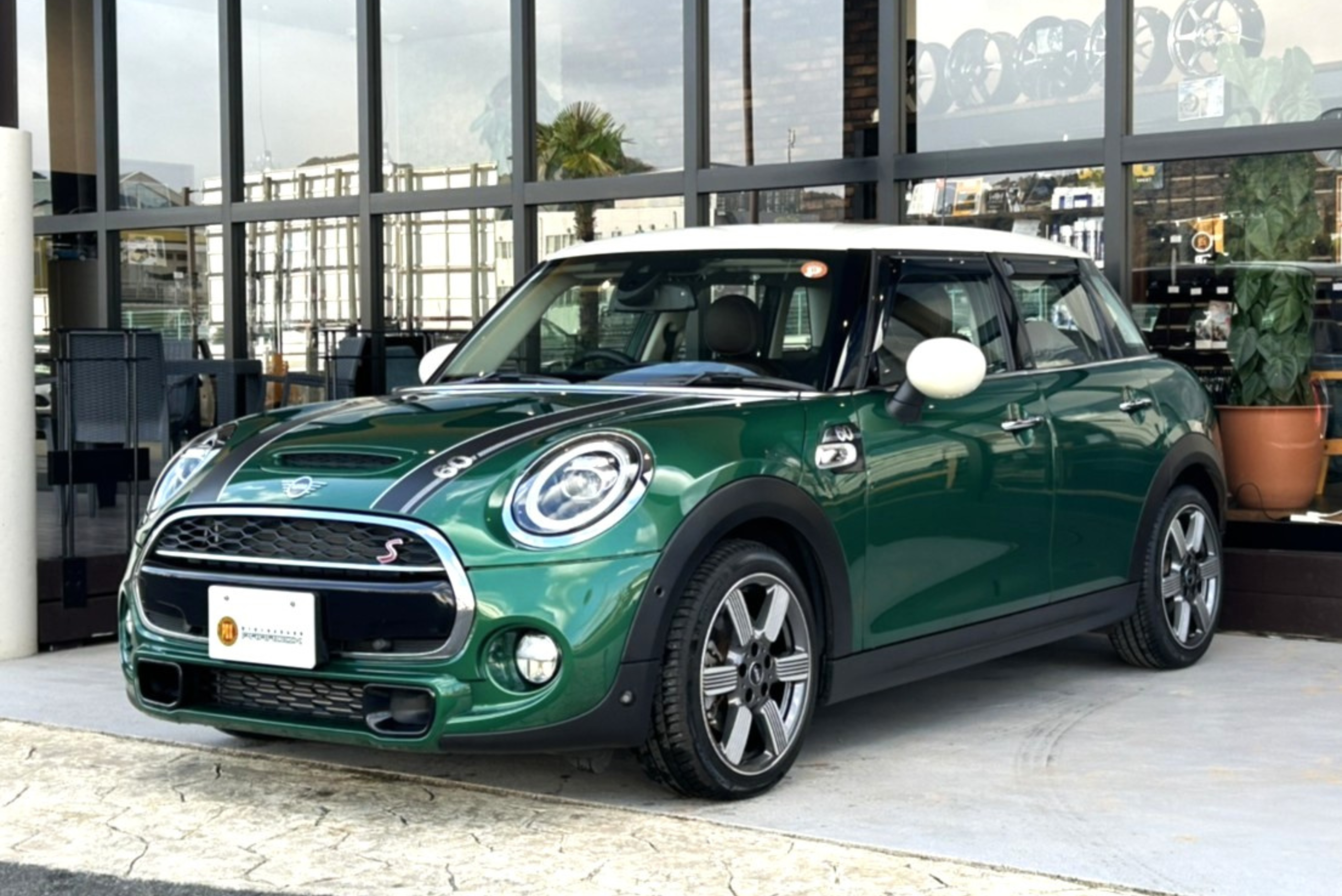 MINI COOPER S】F55 60YEARS ﾌﾞﾘﾃｨｯｼｭﾚｰｼﾝｸﾞｸﾞﾘｰﾝ | MINI GARAGE PARADOX