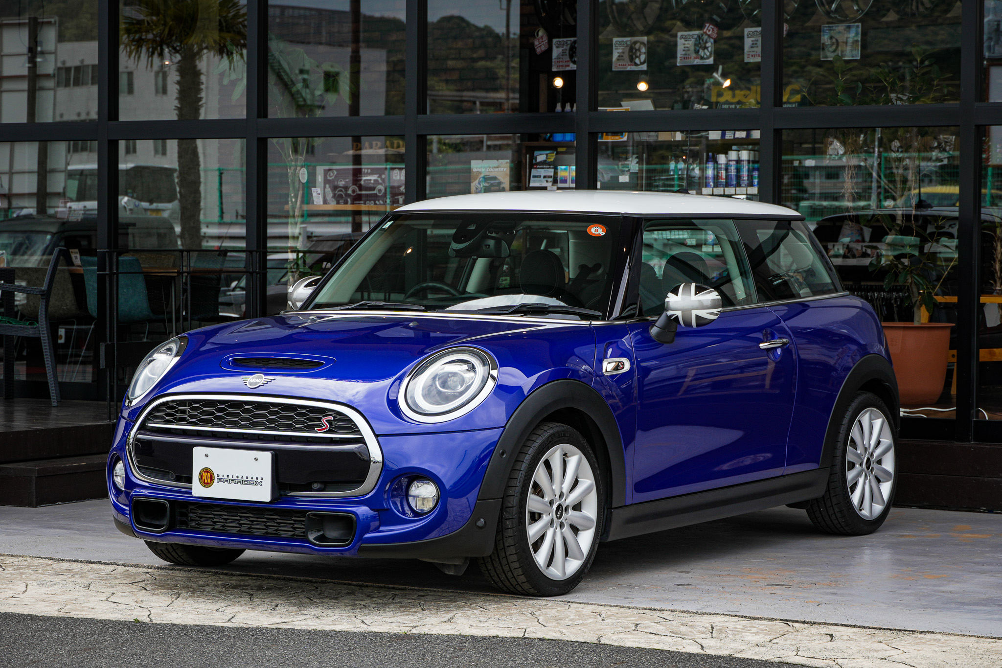 大阪府お住まいのH様より鮮やかなスターライトブルーのF56 Cooper Sを