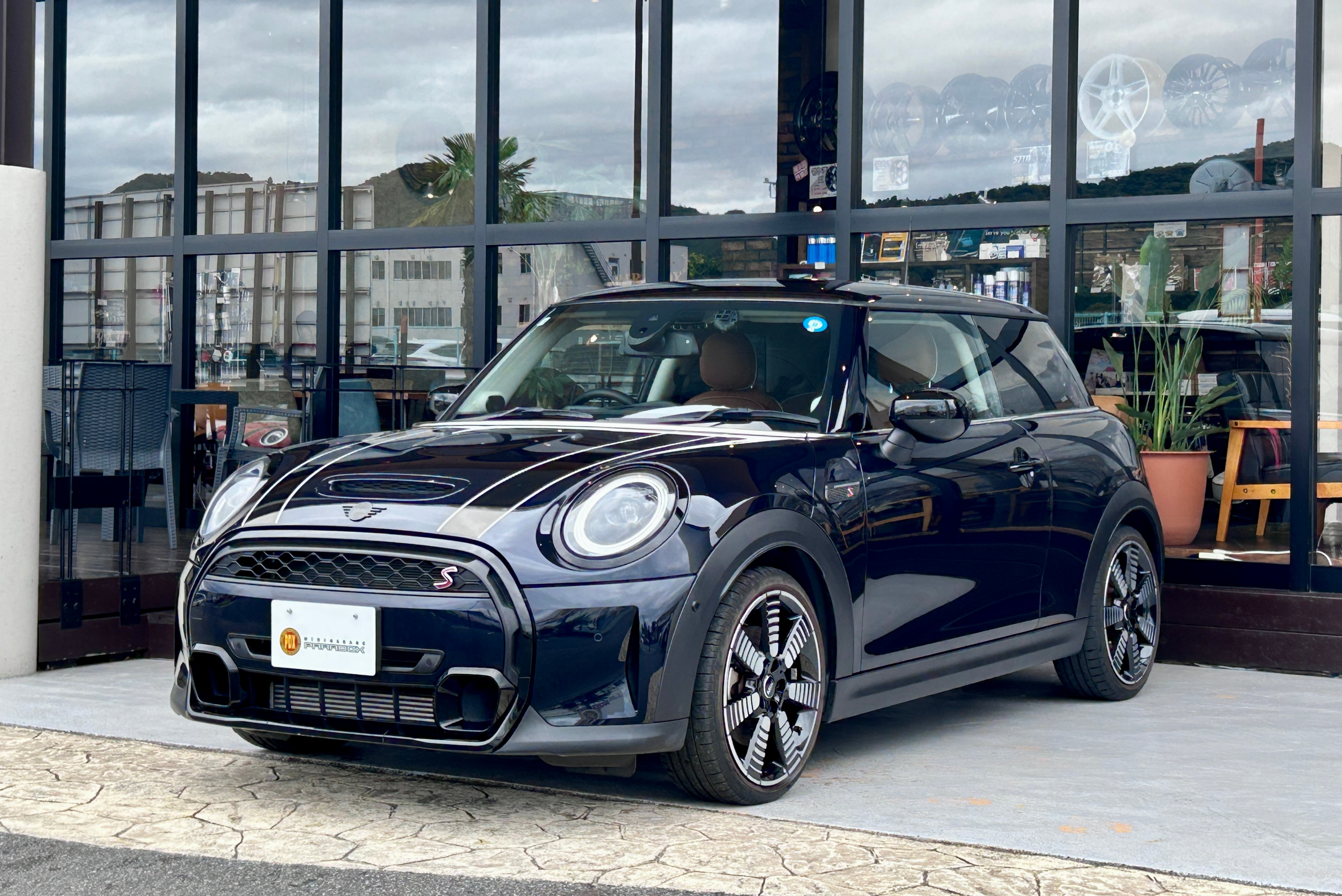 MINI COOPER S】F56 エニグマティックブラック 268 | MINI GARAGE PARADOX
